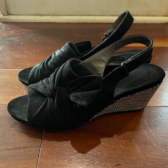 Bandolino black wedge sandals - Picture 5 of 11